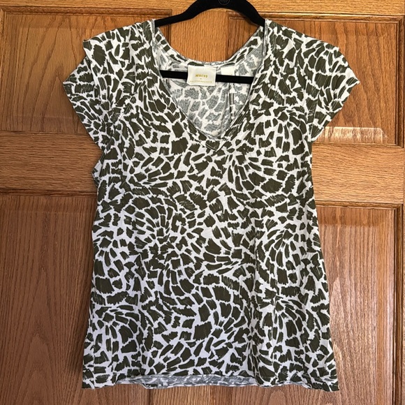 Anthropologie Tops - Anthropologie Dark olive green and cream print top.Cute detailing from Maeve.